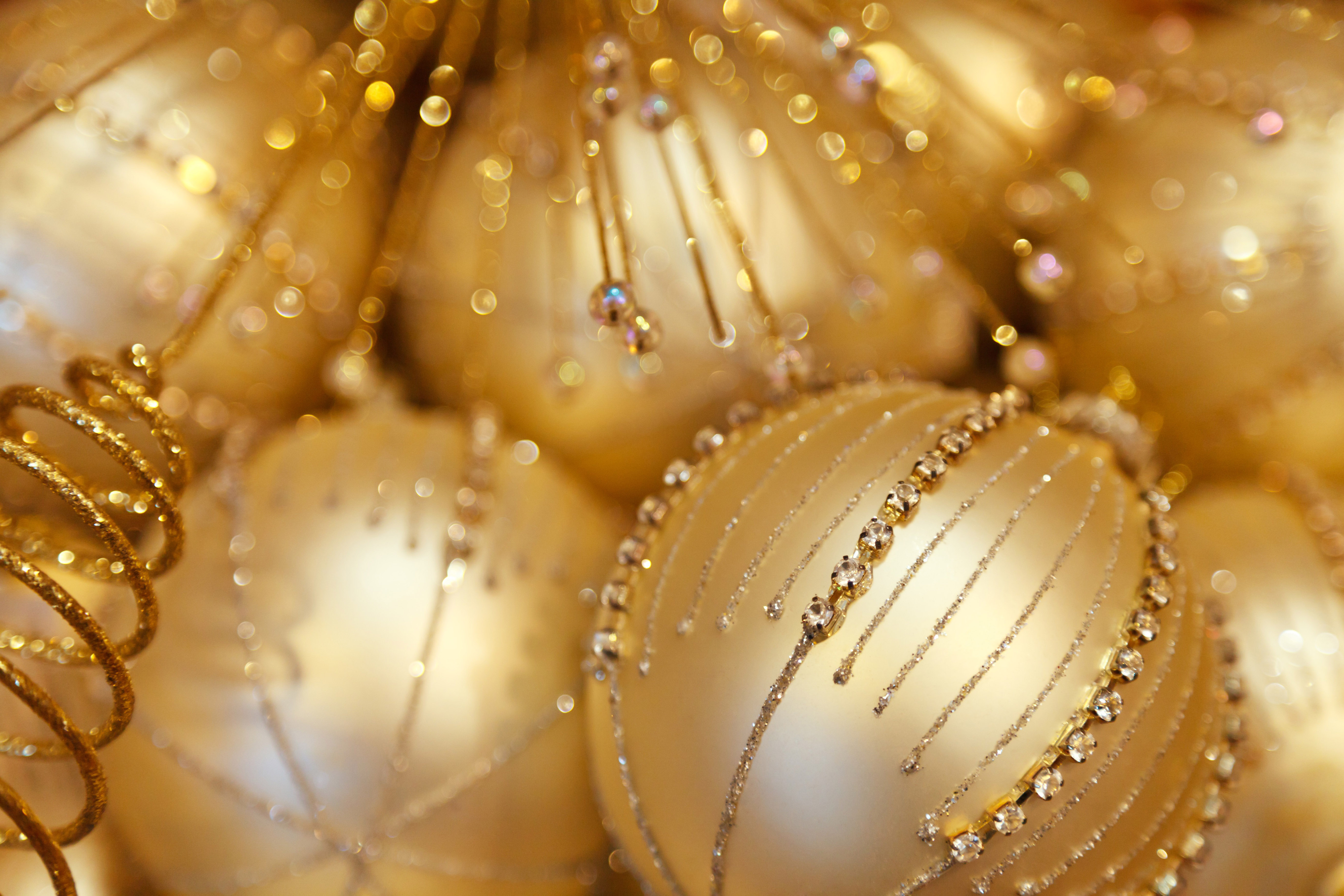 20 More Ball Decoration for a Free Christmas Wallpaper and Christmas ...