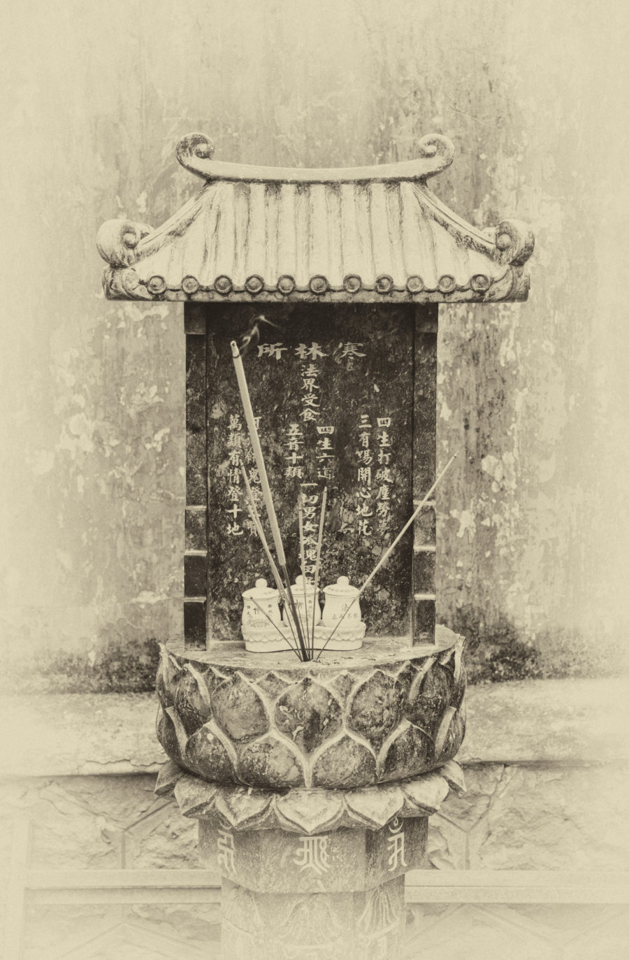 textured shrine in the jade emporer pagoda in vietnam