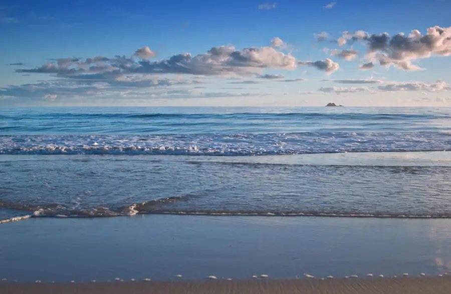 Blue sky and blue water background - free stock photo of the beach in the morning