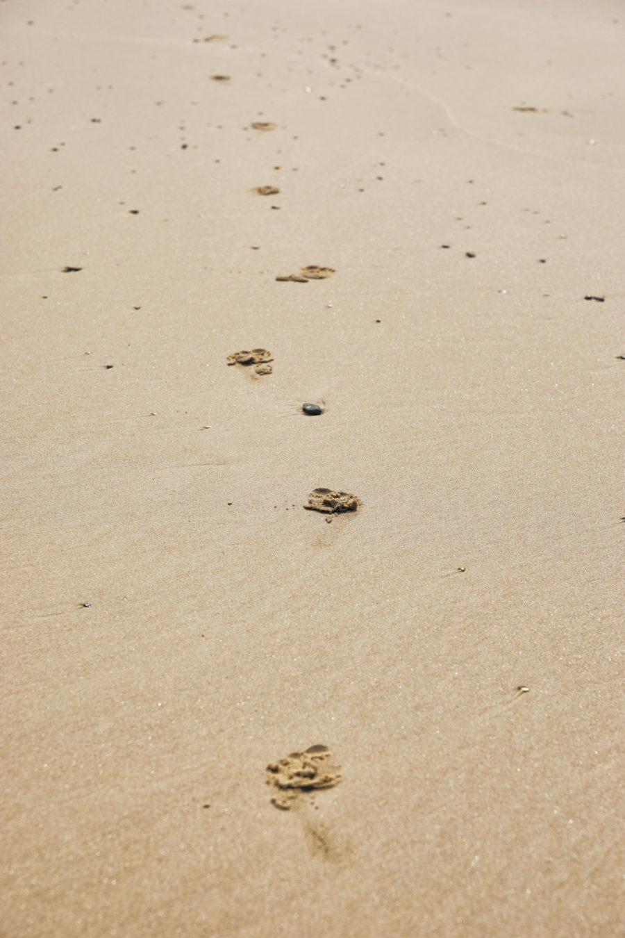 Two more free images of footprints in the sand