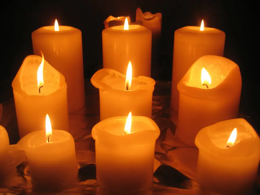 Free Christmas Wallpapers and Background Images with 19 more Candle Pictures